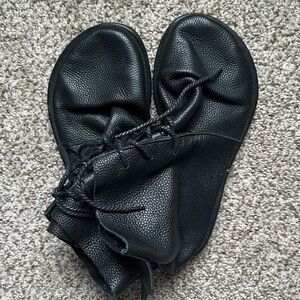 Black Leather Lace-Up Shoes (barefoot)